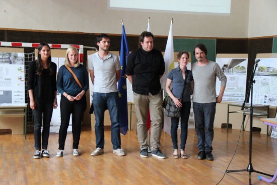 Zmagovalna_ekipa_arhitekturnega_nate__aja_avtorja_Roka___nidar__i__a.JPG