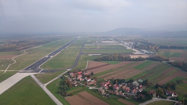 Veliko stavbnih zemljišč se nahaja znotraj DPN za letališče Cerklje ob Krki