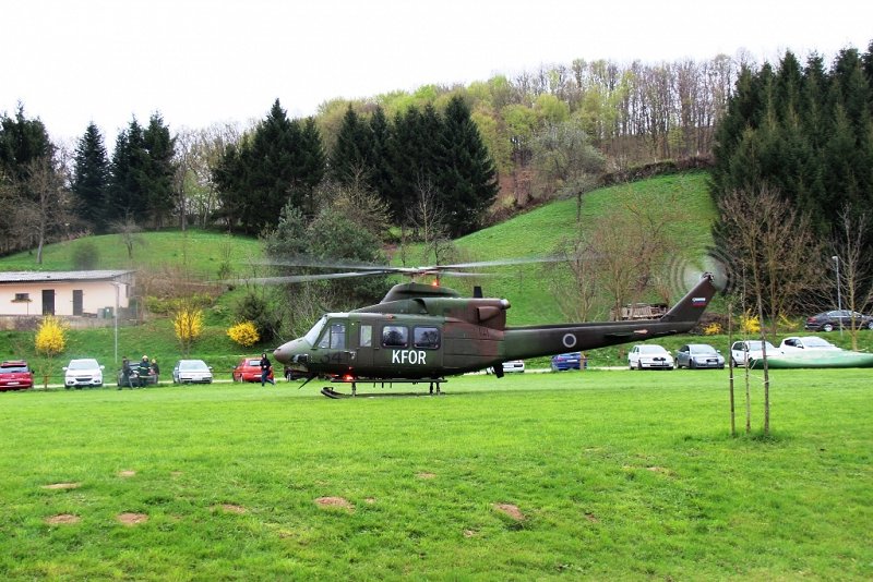 Vaja CZ Brežice april 2016 Pristanek vojaškega helikopterja z reševalnimi psi