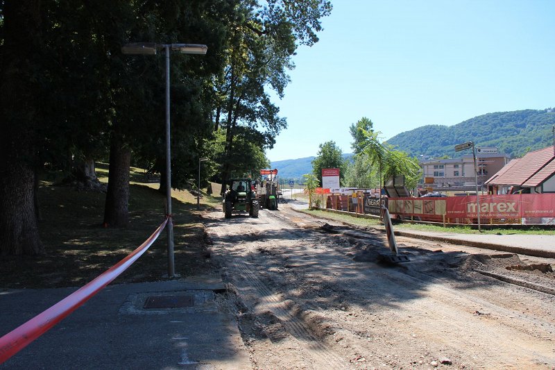 Gradnja pločnika in kolesarske steze ob Dobovski cesti v Brežicah 2