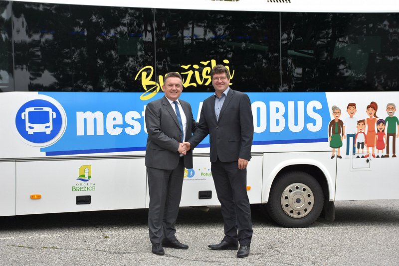 Mestni avtobus direktor izvajalca Integral Brebus Brezice Joze Baskovic in zupan Ivan Molan