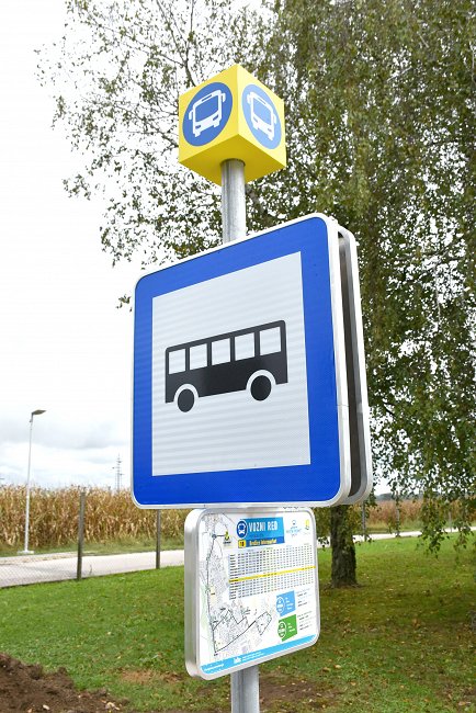Mestni avtobus oznacena postajalisca