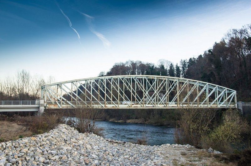 Junija 2021 predviden tudi zaključek obnove železnega mostu čez Krko.jpg