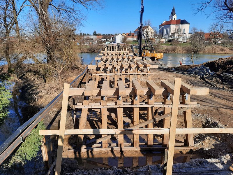 Zaključek obnove lesenega mostu v Cerkljah ob Krki predviden junija 2021_2.jpg