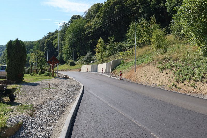 Obnova državne ceste skozi Podgračeno.JPG