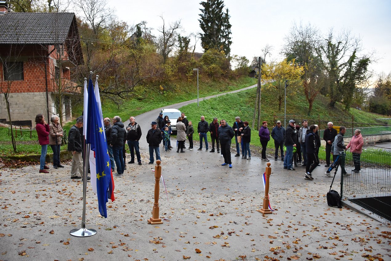 Vaščani so veseli nove pridobitve.JPG