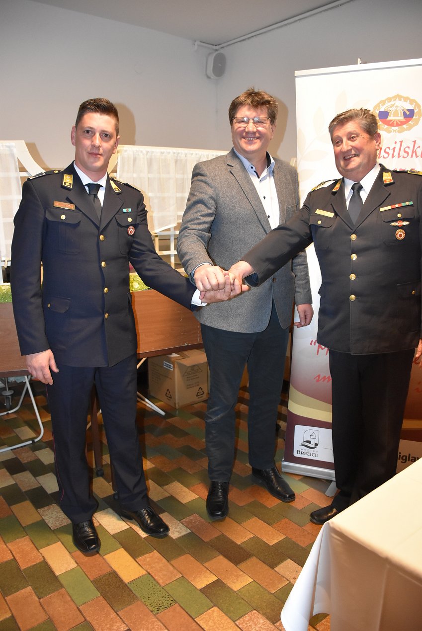Župan s predsednikom in povelnikom GZ Brežice.JPG