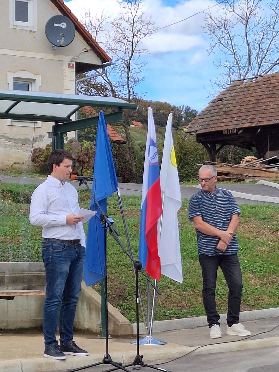 Predstavnik vaške skupnosti Žejno Jure Oštrbenk in predsednik KS Čatež ob Savi Alojz Škrabl.jpg