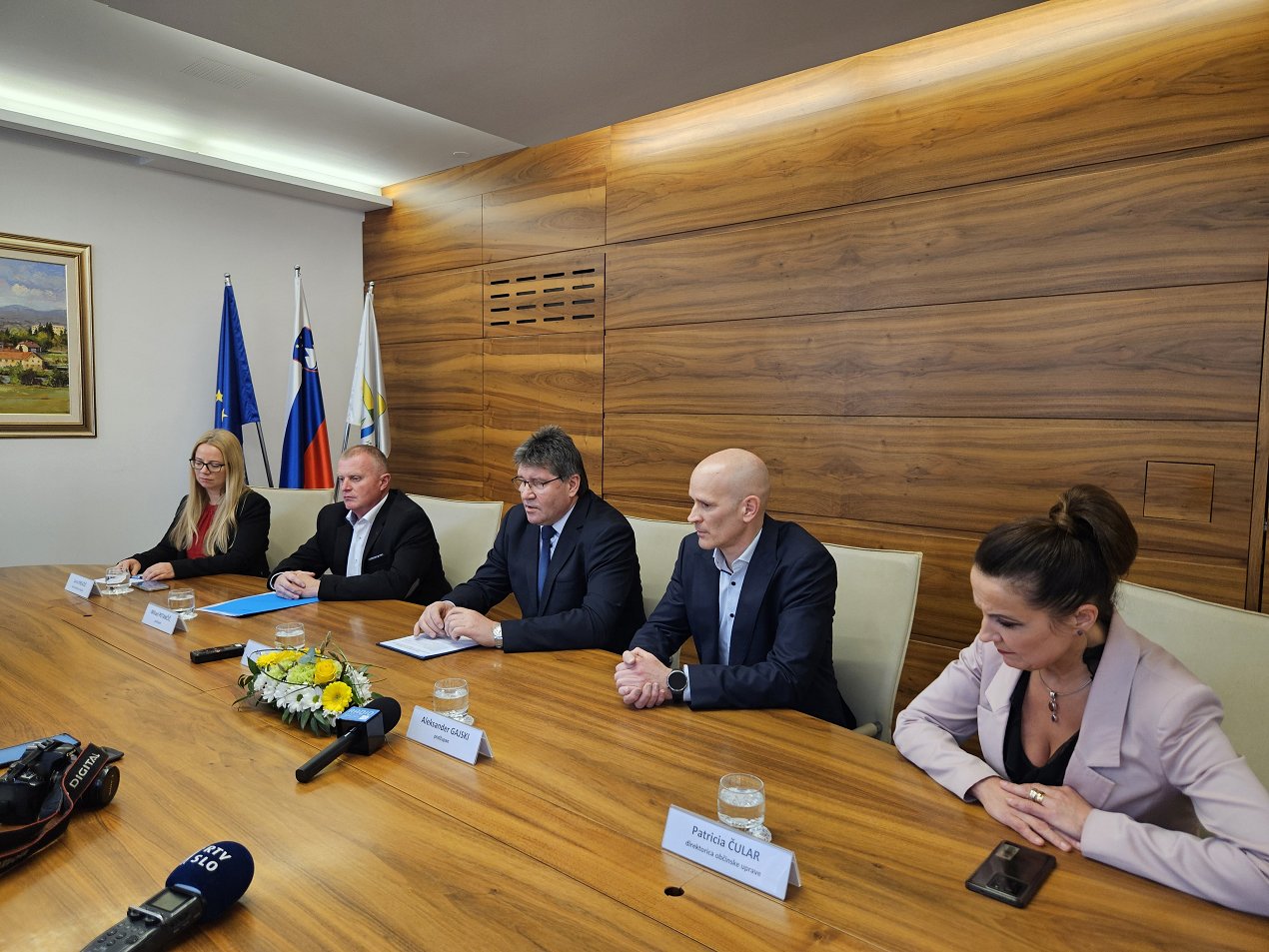 Novinarska konferenca.jpg