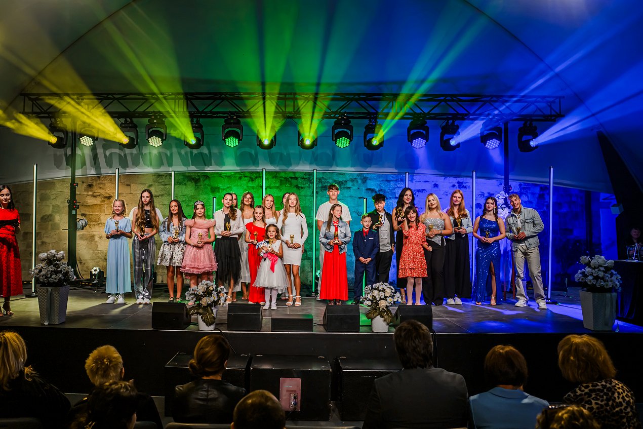 Finalisti 9. Mednarodnega otroškega pevskega festivala Brežice