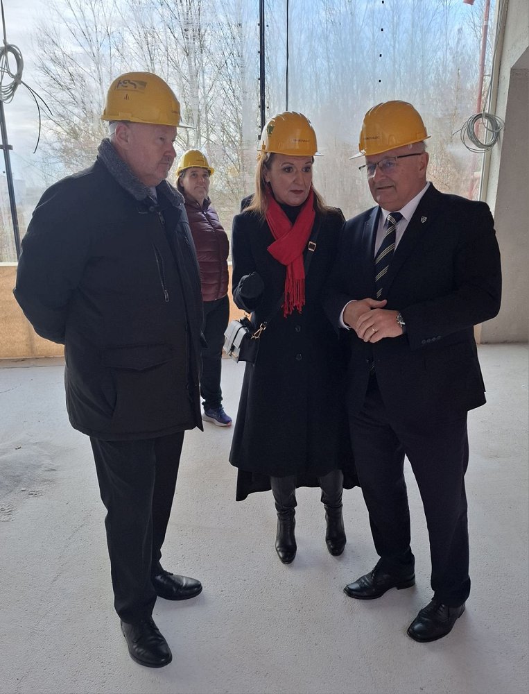 IMG-c4eafe578495769cfb48ea1231573ffa-V