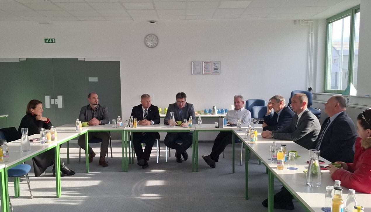 IMG-873d06b141c3731bfa95f85ac6950504-V